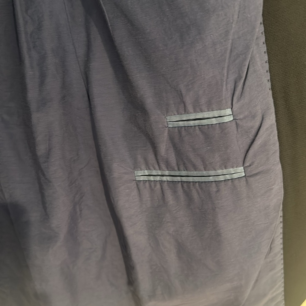 Ready to wear Navy Blue Hugo Boss Sportcoat. Great condition! - Picture 6 of 8